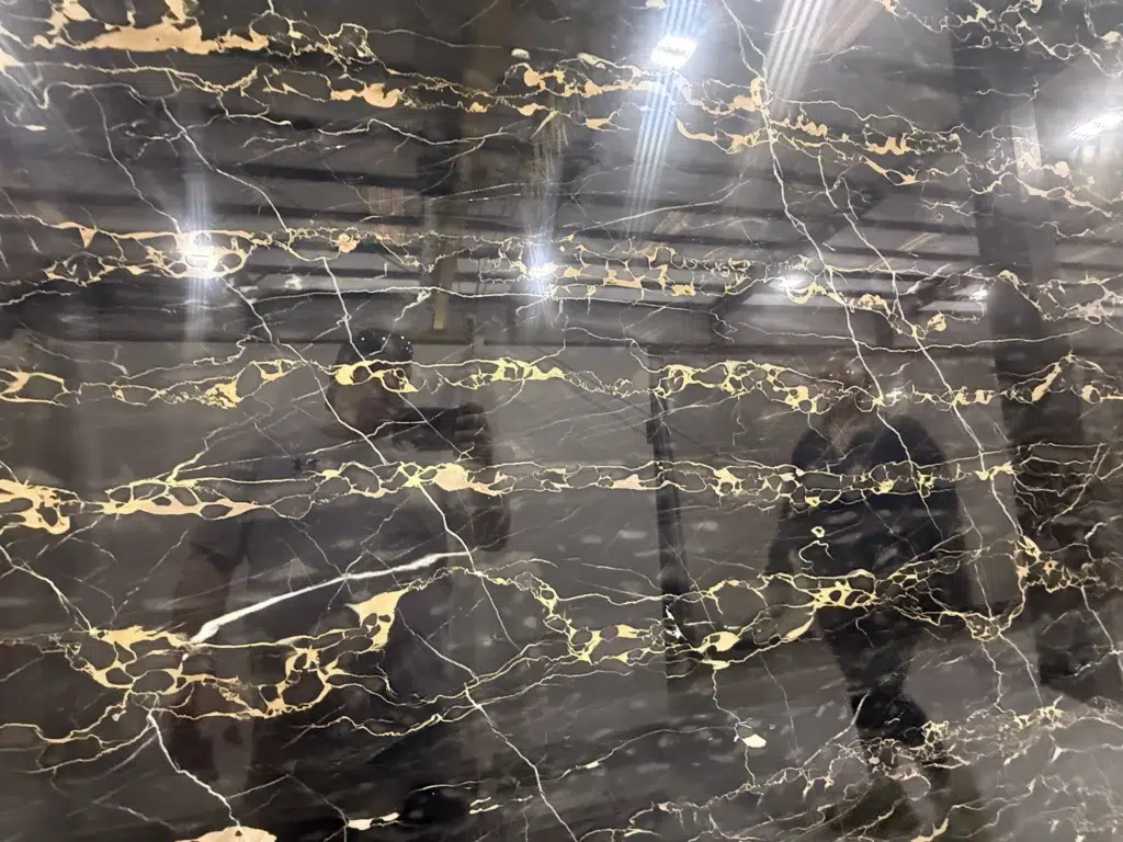 marble color Saint laurent